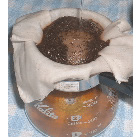 茶漉しで入れる珈琲 抽出中 茶漉しで入れる珈琲 抽出中