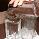 香りのアイスコーヒーを作る コーヒー粉と水を混ぜる 香りのアイスコーヒーを作る コーヒー粉と水を混ぜる